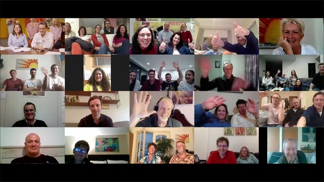 Skärmdump av personer som deltar i en WTM Globala Centers videokonferensdiskussion