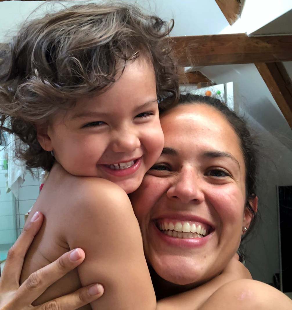 Photo of Fabiana hugging her young daughter
